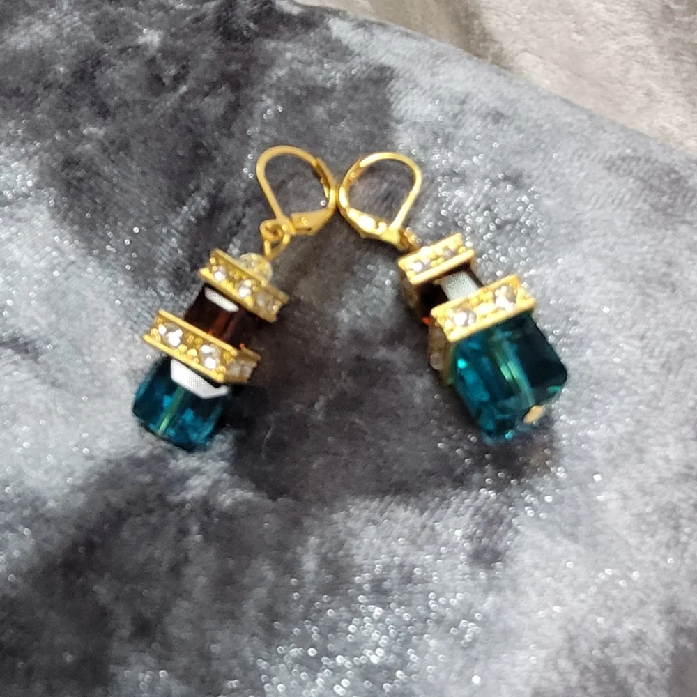 Blue Square Inlaid Zircon Earrings - Picture 4 of 5